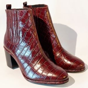 Opening Ceremony Chelsea boots in plum stamped leather, EU41, NWT